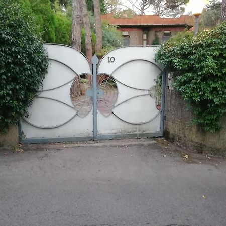 Due Passi Nel Parco Con Parcheggio Gratuito Apartman Firenze Kültér fotó