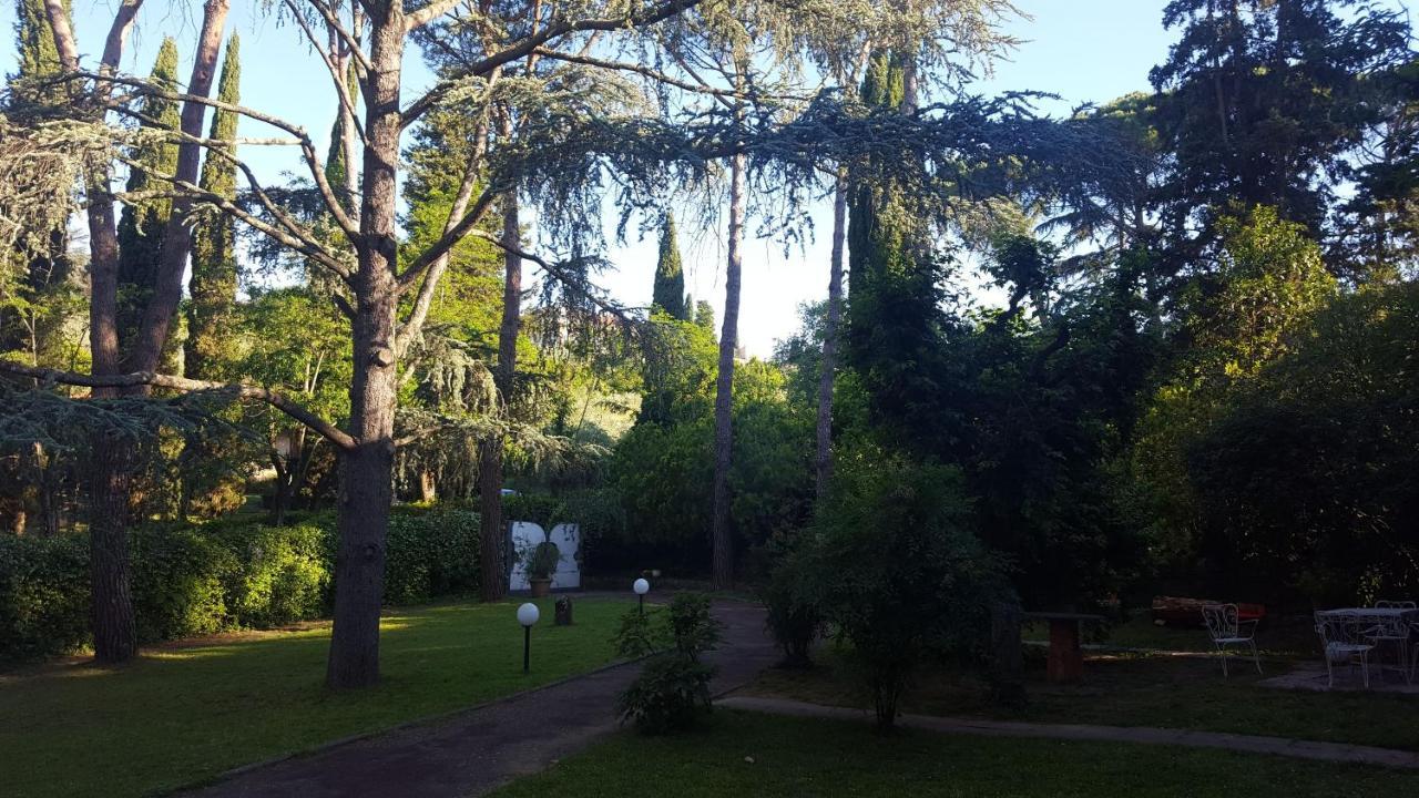 Due Passi Nel Parco Con Parcheggio Gratuito Apartman Firenze Kültér fotó